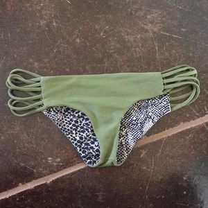 Acacia swimwear palm bottoms size small